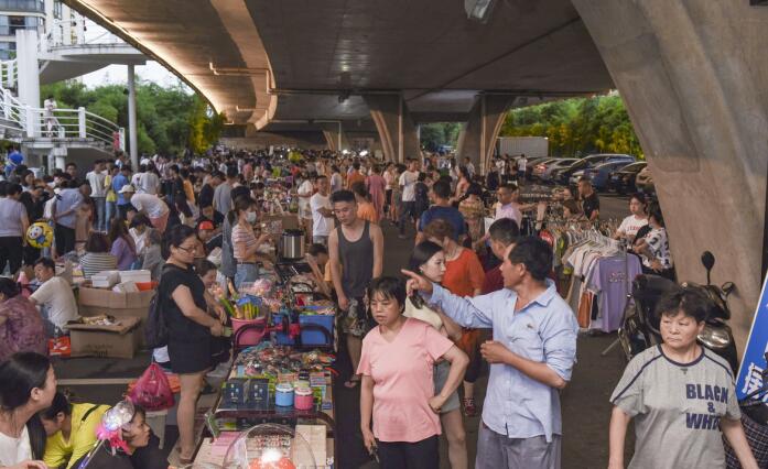 夜市擺地?cái)偪梢再u些什么？夜市地?cái)偤庙?xiàng)目推薦